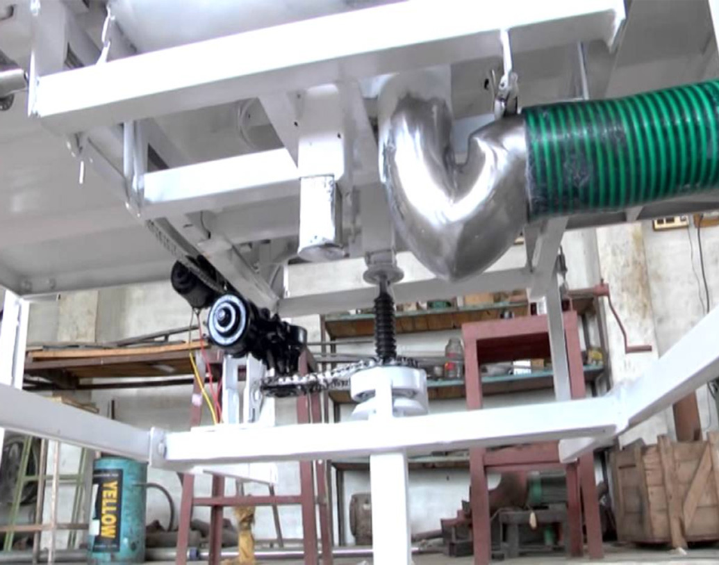 রিমোট দ্বারা নিয়ন্ত্রিত ফ্লাশিং সিস্টেমও রয়েছে, ফলে সহজে ফ্লাশও করা যায়। রোগী সহজেই রিমোট ব্যবহার করতে পারেন।