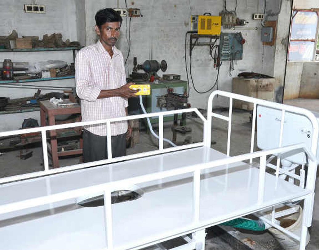 চেন্নাইয়ের ব্যক্তি প্রথম ওই বিশেষ খাট কিনতে চেয়ে অগ্রিম টাকা দেন। কয়েক মাস পর তৎকালীন রাষ্ট্রপতি এপিজে আব্দুল কালামের সঙ্গেও দেখা করেন সারাভানামাথু। তখনই তাঁকে ন্যাশনাল ইনোভেশন ফাউন্ডেশনে আবেদন করতে বলেন কালাম।