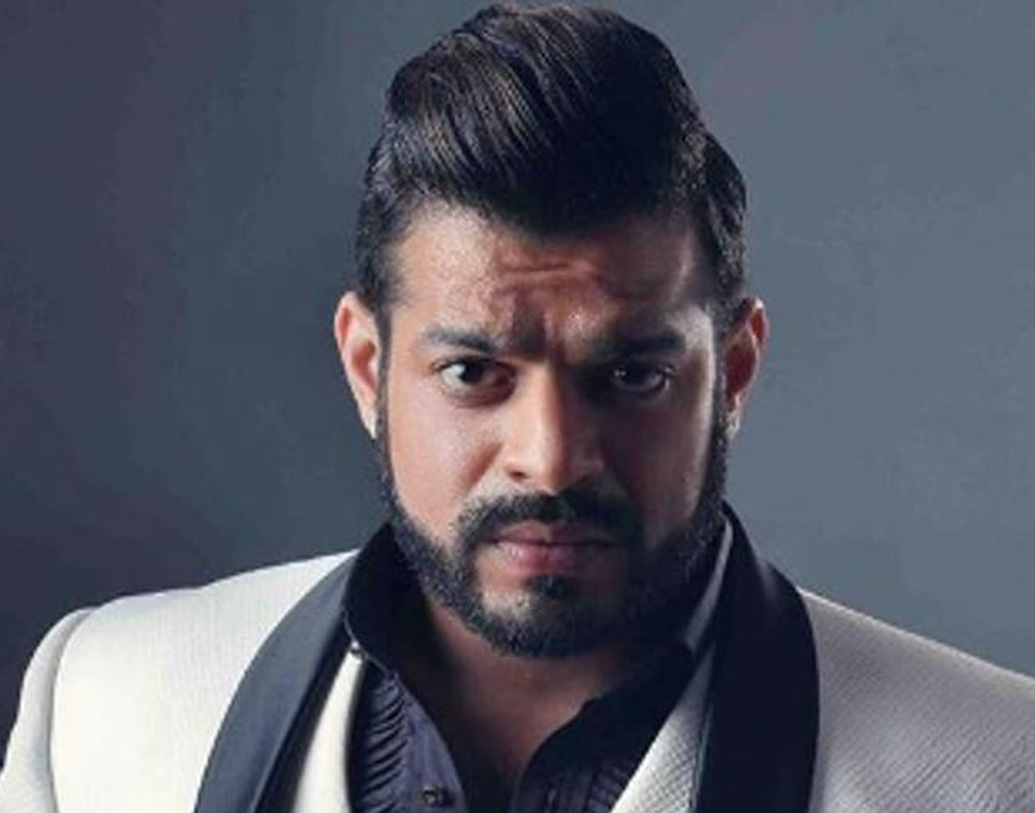 ‘ইয়ে হ্যায় মহব্বতেঁ’ সিরিয়ালের কর্ণ পটেলের পারিশ্রমিক দৈনিক দেড় লক্ষ টাকার কাছাকাছি।