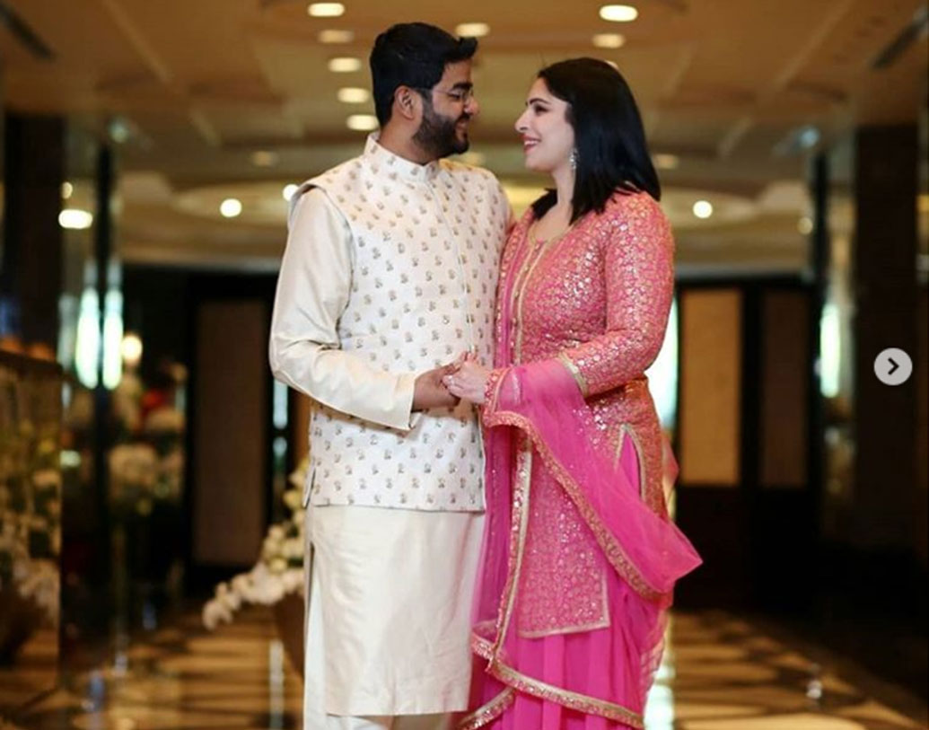 প্রিয়ঙ্কার ভাই সিদ্ধার্থের একটি পানশালা রয়েছে পুণেতে। ঈশিতার সঙ্গে তাঁকে দিব্যি মানিয়েছে, এমনটাই লিখেছেন পিগি চপস।