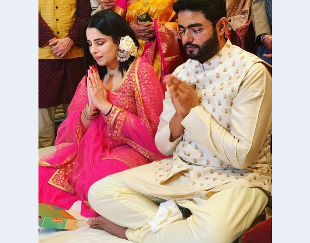 ঈশিতা লন্ডনে থাকেন, বেড়াতে ভালবাসেন। নিজেকে ‘ফুডি’ হিসেবে উল্লেখ করেছেন তিনি সোশ্যাল মিডিয়ার পোস্টে।