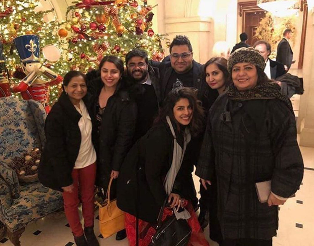 পরস্পরের মধ্যে ওই দিন আংটিও বদল করেন ঈশিতা ও সিদ্ধার্থ। 