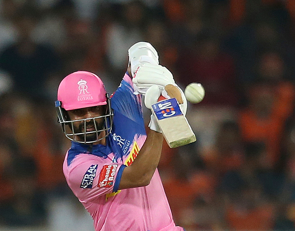 অজিঙ্ক রাহানে: ভারতীয় দল থেকে বর্তমানে বেশ কিছুটা দূরে রয়েছেন। সামনেই বিশ্বকাপ। আইপিএলে ভাল কিছু করতে পারলে জাতীয় দলে ফের সুযোগ আসতে পারে। আইপিএলের প্রথম দুই ম্যাচেই দায়িত্ব নিয়ে ব্যাট করতে দেখা গিয়েছে রাজস্থান রয়্যালসের এই ক্রিকেটারটিকে।