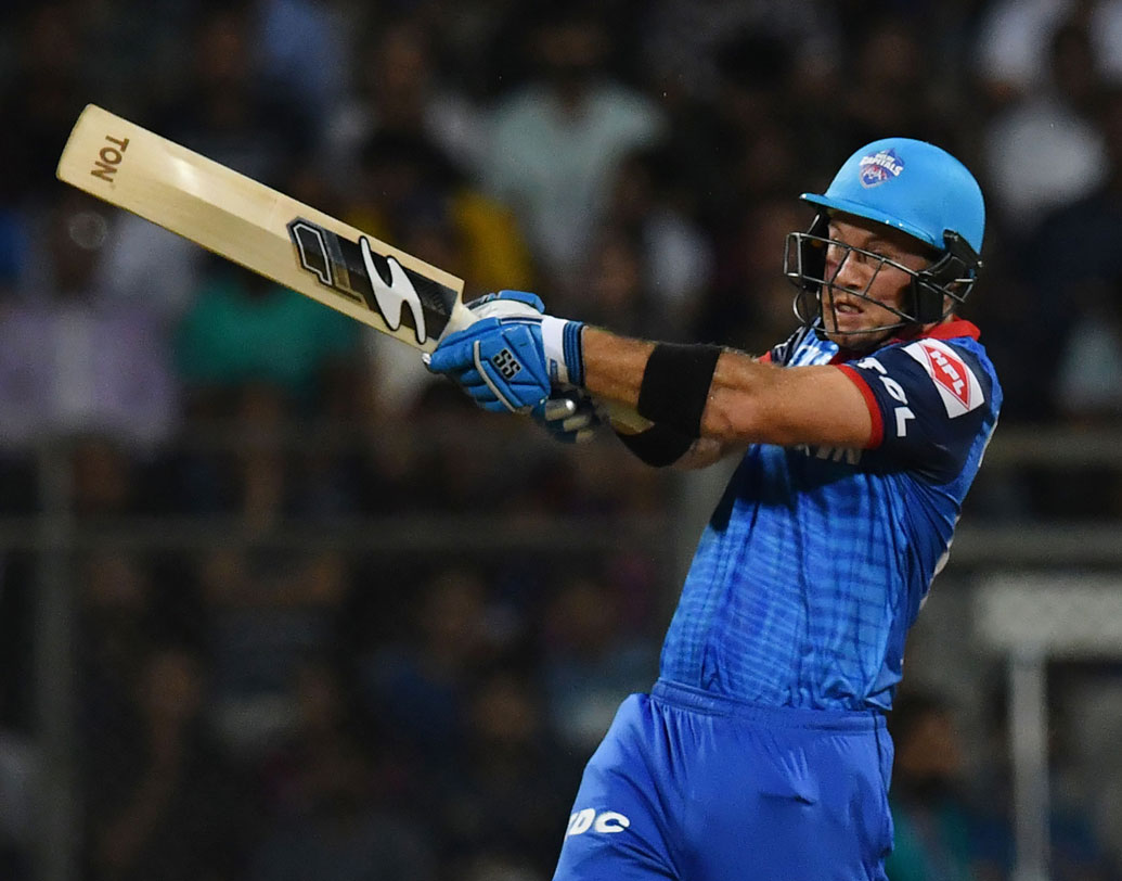 কলিন ইনগ্রাম: দক্ষিণ আফ্রিকার তারকা পারফরমার কলিন ইনগ্রাম নামতে পারেন পাঁচ নম্বরে। প্রথম ম্যাচে রান পেলেও দ্বিতীয় ম্যাচে তেমন সুবিধা করতে পারেননি।