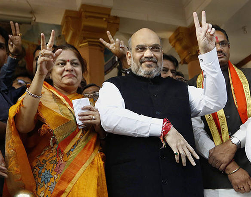 হলফনামা বলছে, শাহের স্ত্রীর হাতে নগদ রয়েছে ৭২ হাজার ৫৭৮ টাকা।