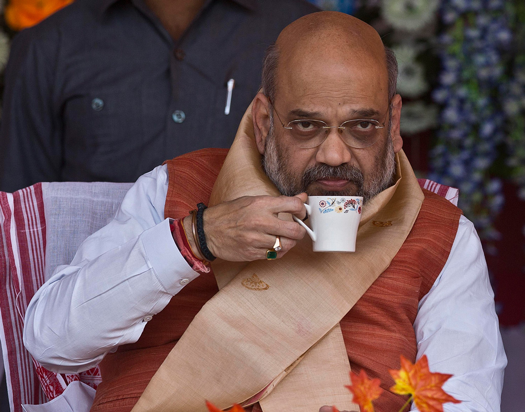 অমিত শাহের ব্যাঙ্কে জমা রয়েছে ২৭ লক্ষ ৮০ হাজার টাকা। তাঁর স্থায়ী আমানতের পরিমাণ ৯ লক্ষ ৮০ হাজার টাকা।