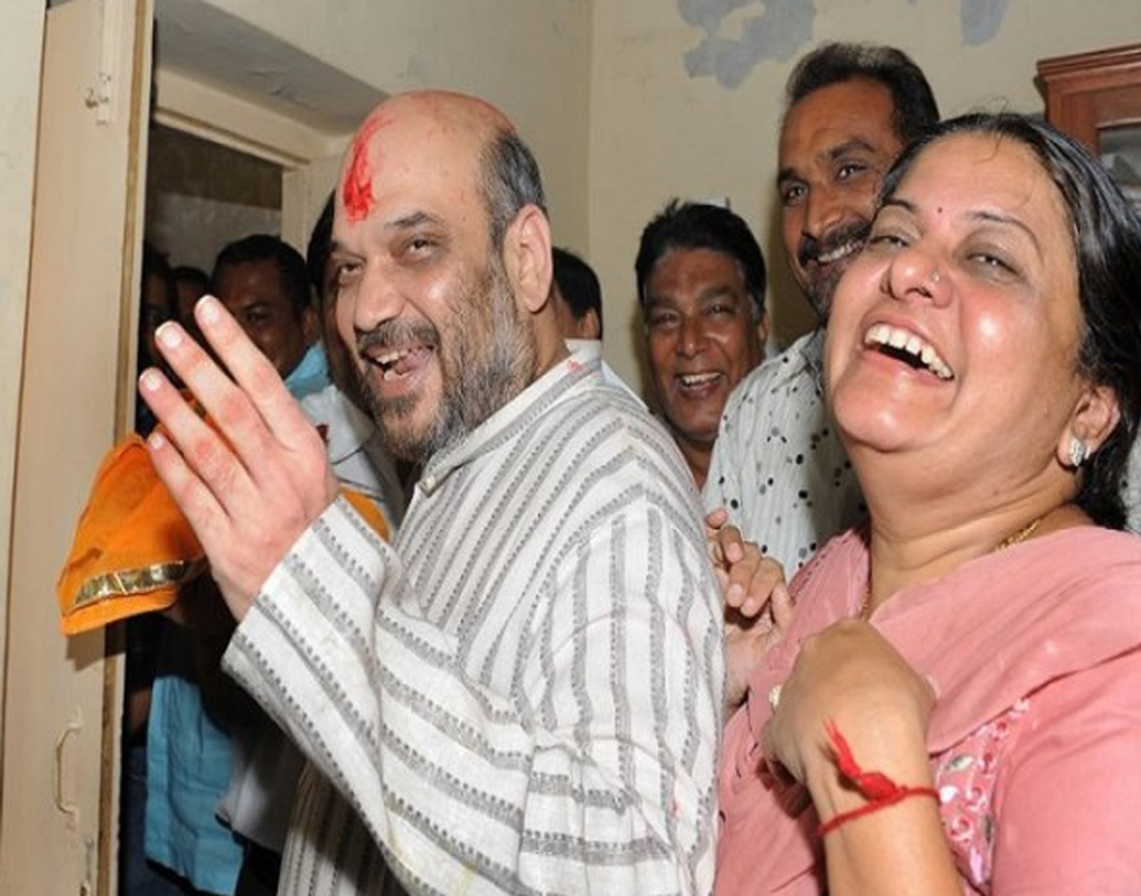 শাহের সস্ত্রীক বার্ষিক আয় (আয়কর রিটার্ন অনুযায়ী) ২ কোটি ৮৪ লক্ষ টাকা।