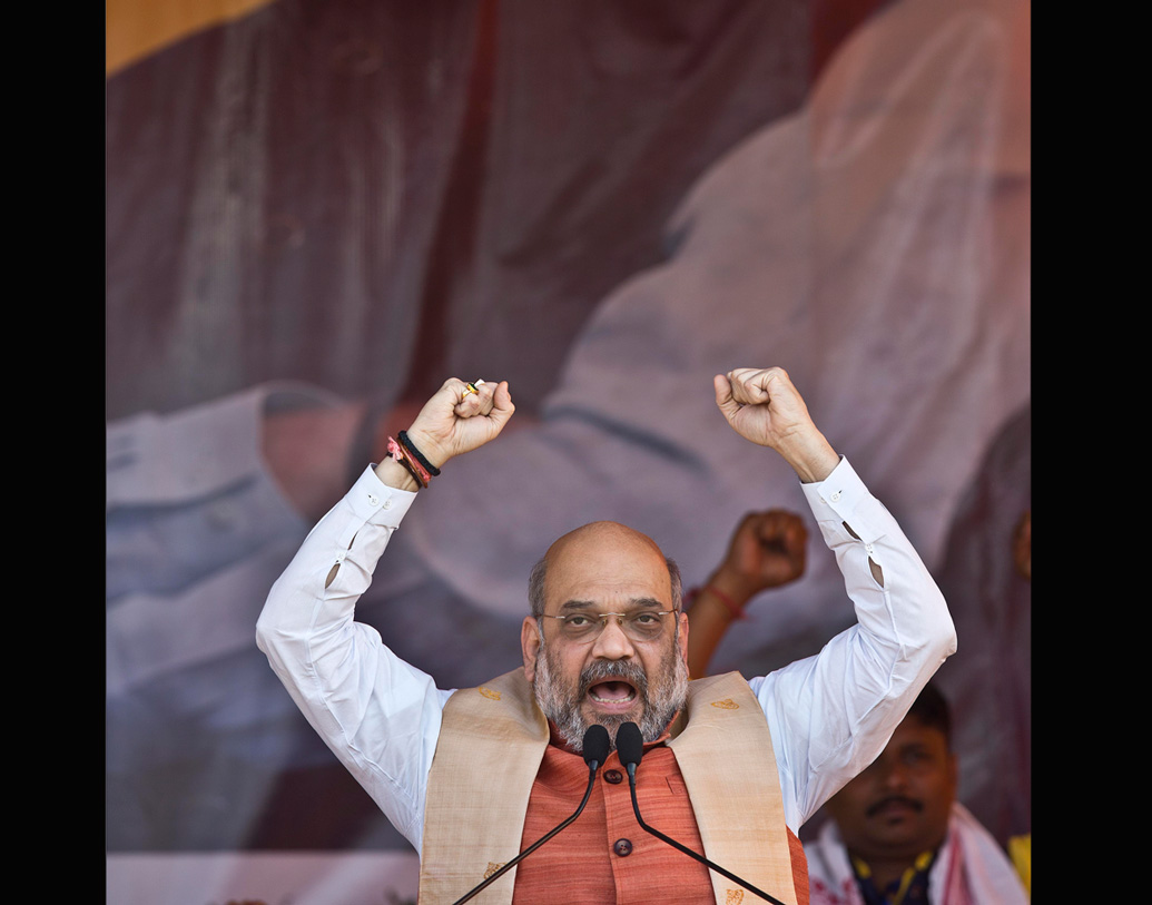 স্ত্রী সোনল শাহের সম্পত্তি গত পাঁচ বছরে ১৪ লক্ষ টাকা থেকে বেড়ে হয়েছে ২.৩ কোটি টাকা। অর্থাৎ ১৬ গুণ।