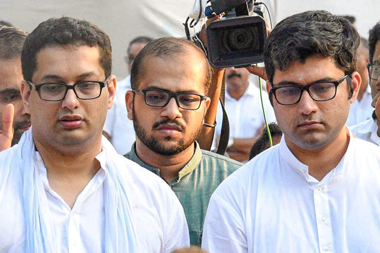 Manohar Parrikar's Sons Hint at Joining Politics dgtl