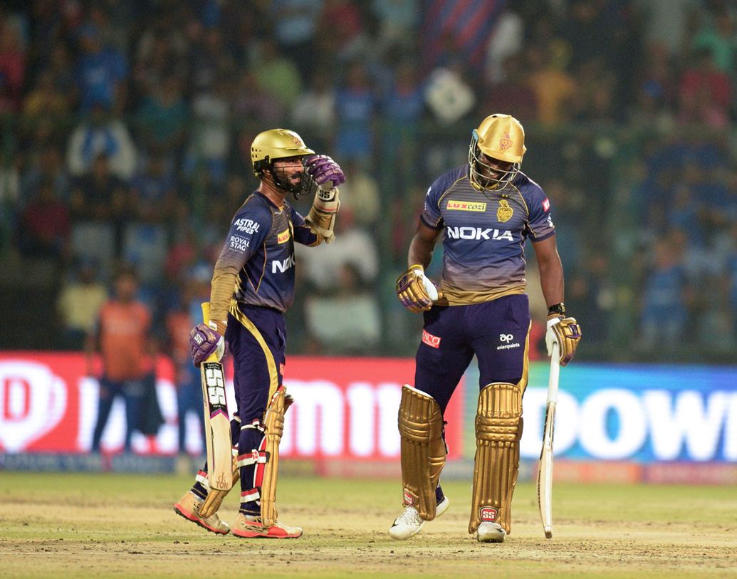 তিনি ছাড়াও নাইটদের হাল ধরার চেষ্টা করেছিলেন কেকেআর ক্যাপ্টেন দীনেশ কার্তিক।৩৬ রলে ৫০ রান করেন কার্তিক। তাঁদের চওড়া ব্যাটে ভর করে নির্ধারিত ২০ ওভারে ৮ উইকেটে ১৮৫ রান করে কেকেআর।