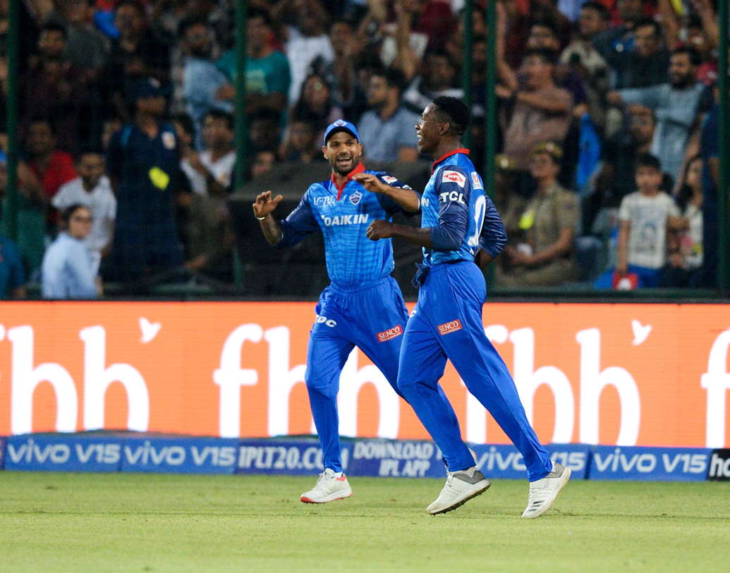 আইপিএলের দ্বাদশ মরশুমের প্রথম সুপার ওভারে হার কলকাতার। রুদ্ধশ্বাস ম্যাচে জয় ছিনিয়ে নিল দিল্লি। 