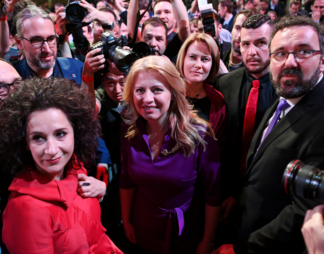 ১৪ বছর একটানা বেআইনি জমি ভরাটের একটি মামলা নিয়ে লড়েছেন জুজানা। সেই সময় আইনজীবী হিসাবে প্রচারের শিরোনামে এসেছিলেন তিনি।