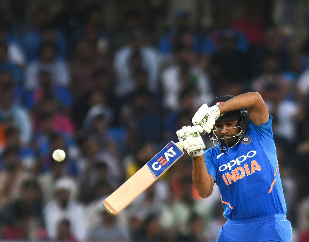 রোহিত শর্মা: ধওয়নের সঙ্গে ওপেন করার কথা হিটম্যানেরই। বিশ্বকাপের আগে নিজেকে ঝালিয়ে নেওয়ার শেষ সুযোগ রোহিতের সামনে। এ ছাড়াও অস্ট্রেলিয়ার বিরুদ্ধে রোহিতের রেকর্ড বেশ ভাল। যদিও গত ম্যাচে ৬৬ বলে ৩৭ রান করায় গতি নিয়ে প্রশ্ন উঠেছে।