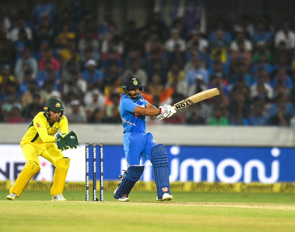 কেদার যাদব: কেদার যাদবের সঙ্গে ১৪৯ বলে ১৪১ রানের জুটি গড়ে মাহি মাঠ ছাড়লেন দলকে জিতিয়ে। কেদার ৮৭ বলে ৮১ রানে অপরাজিত ছিলেন। গত ম্যাচের সেরা। একটি উইকেটও পেয়েছেন। তিনি থাকতে পারেন ছয় নম্বরেই।