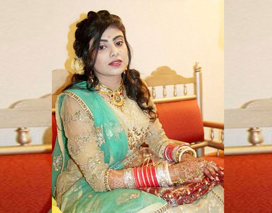 ক্রিকেটার রবীন্দ্র জাডেজার সঙ্গে কয়েক মাসের সম্পর্কের পরই সাত পাকে বাঁধা পড়েন তাঁরা। ২০১৬ সালে বিবাহবন্ধনে আবদ্ধ হন রবীন্দ্র-রিভাবা। দু’জনের একটি কন্যাসন্তানও রয়েছে।