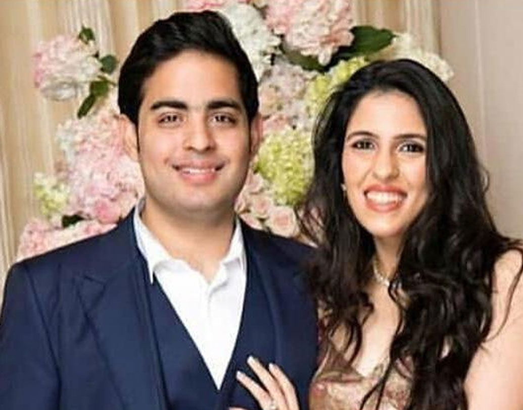 আগামী ৭ মার্চ ওয়ার্লিতে হবে মালা-মেহেন্দির অনুষ্ঠান। গ্র্যামি জয়ী ব্যান্ড ‘মেরুন ৫’-এর পারফরম্যান্স থাকার কথাও শোনা গিয়েছে ওই দিন।