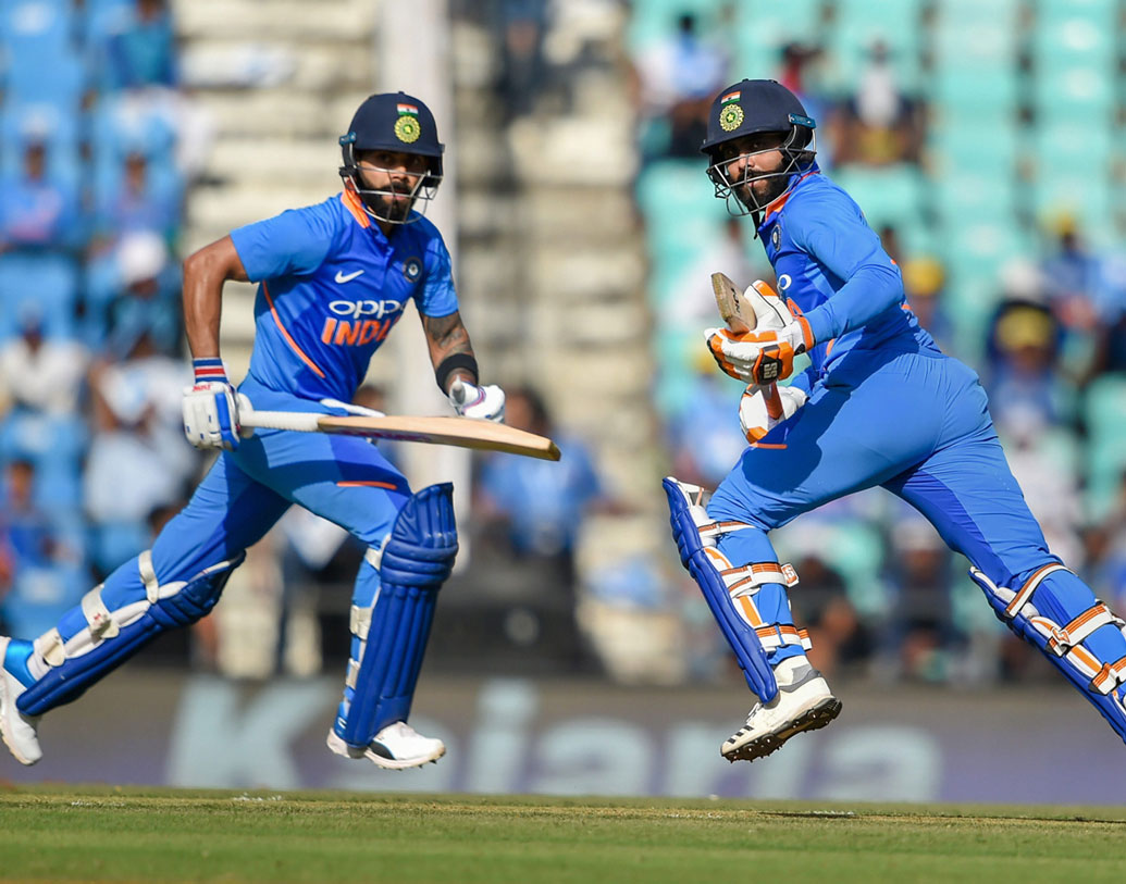 অজি ব্যাটসম্যানদের ভুগিয়েছে বিরাটের সঙ্গে রবীন্দ্র জাডেজার পার্টনারশিপও। এই ৬৭ রানের পার্টনারশিপই ২৫০ রানে পৌঁছে দেয় ভারতকে।