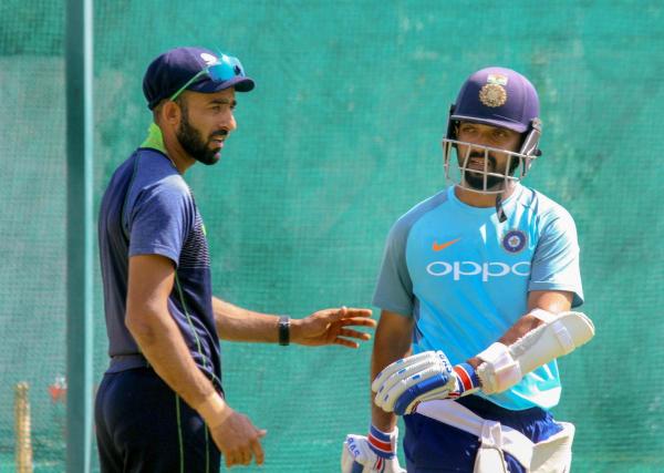 অজিঙ্ক রাহানে এক সময়ে বিরাটের তাস ছিলেন চার নম্বর পজিশনে। ইংল্যান্ডের পরিবেশে রাহানে গুরুত্বপূর্ণ ভূমিকা পালন করতেই পারতেন। কিন্তু রাহানে এই ভারতীয় দলে এখন নিয়মিত নন। বিশ্বকাপের টিকিট তিনি পাবেন কি না তা নিয়ে সংশয় রয়েছে। অলৌকিক কিছু ঘটলে সমীকরণ অবশ্য বদলে যেতেই পারে।