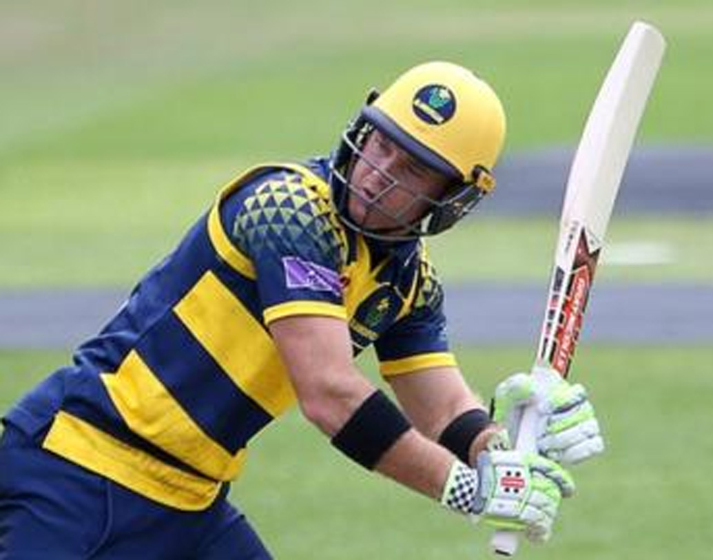 চারে নামার কথা কলিন ইনগ্রামের। ৭ বলে ১০ রান করে আউট হন তিনি গত ম্যাচে। তবে মোটামুটি ফর্মে আছেন এই দক্ষিণ আফ্রিকান।