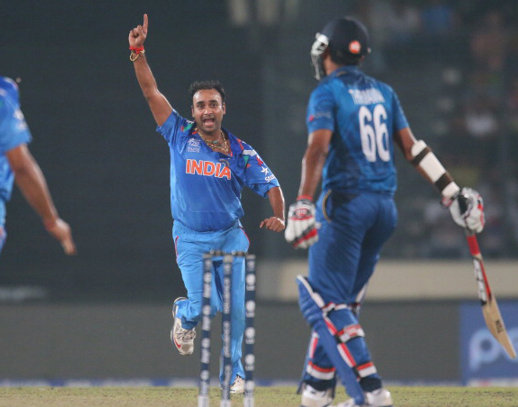 নয় নম্বরে থাকতে পারেন অমিত মিশ্র। ৩৬ বলে ৫০ রান করে অমিতের বলেই আউট হন নাইট ক্যাপ্টেন। ক্রিজে জাঁকিয়ে বসা কার্তিককে ফেরান তিনি।