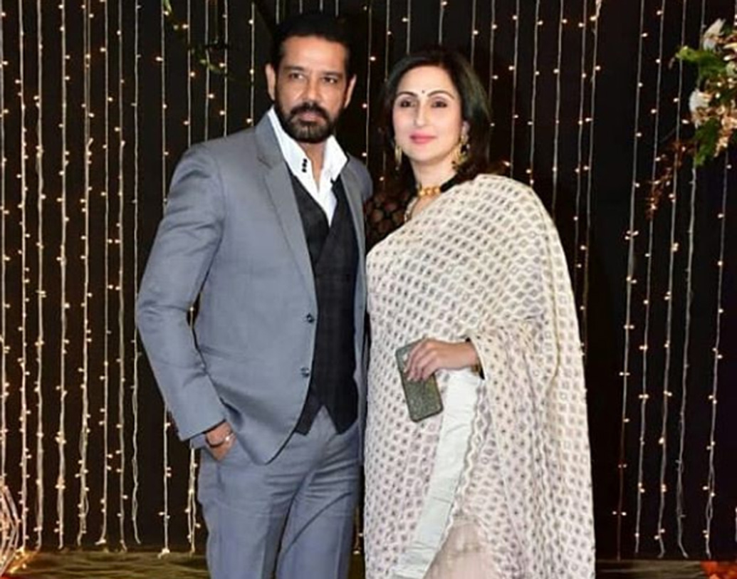 প্রথমে তিনি বিয়ে করেছিলেন বিজয় নাম্বিয়ারকে। কিন্তু সে বিয়ে স্থায়ী হয়নি। পরবর্তীতে বিয়ে হয় অভিনেতা অনুপ সোনির সঙ্গে।