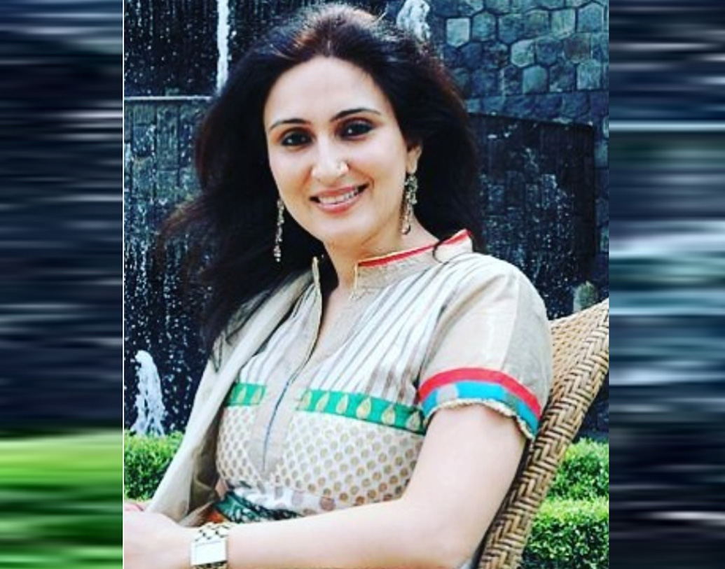 জুহির বাবা আসন্ন লোকসভা নির্বাচনে প্রতিদ্বন্দ্বিতা করছেন কংগ্রেসের হয়ে।