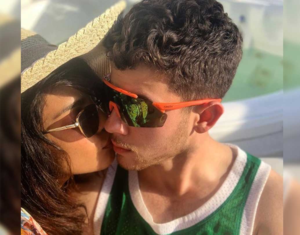 প্রিয়ঙ্কার ঘনিষ্ঠ সূত্রের দাবি, বেশির ভাগ সময়ই গসিপকে কোনও পাত্তা দেন না নায়িকা। কিন্তু এই খবর প্রকাশিত হওয়ার পর তিনি দুঃখ পেয়েছেন।