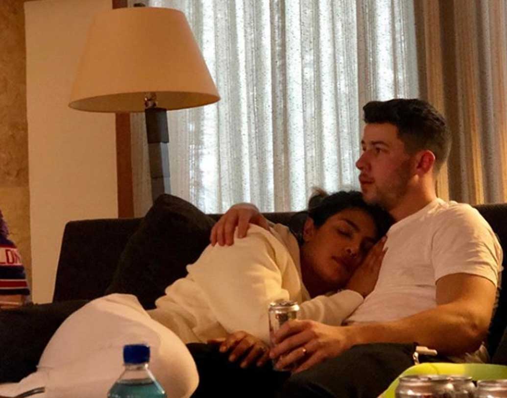 মুখ না খুললেও নিকের সঙ্গে তাঁর সম্পর্ক যে মজবুত রয়েছে, সোশ্যাল মিডিয়ায় একের পর এক ছবি দিয়ে তার প্রমাণ দিয়ে চলেছেন প্রিয়ঙ্কা।