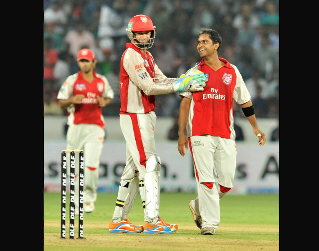 হিমাচল প্রদেশের হয়ে ২০১১-১২ মরশুমে খেলেছেন তিনি। ভলথাটি এর পর স্পোর্টস কোটায় এয়ার ইন্ডিয়ায় চাকরি পান। এয়ার ইন্ডিয়ার ক্রিকেট টিমে নিয়মিত খেলেন তিনি।