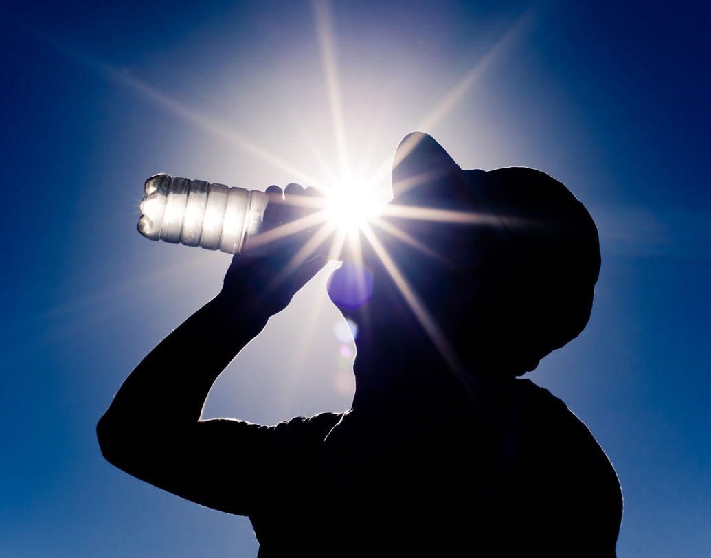 বৃহস্পতিবারও রাজস্থানের মতোই তেলঙ্গানা, গুজরাত, ছত্তীসগঢ়, ওড়িশা, অন্ধ্রপ্রদেশ ও তামিলনাড়ুতেও তাপমাত্রা থাকবে ৪০ ডিগ্রি সেলসিয়াসের ঘরে।