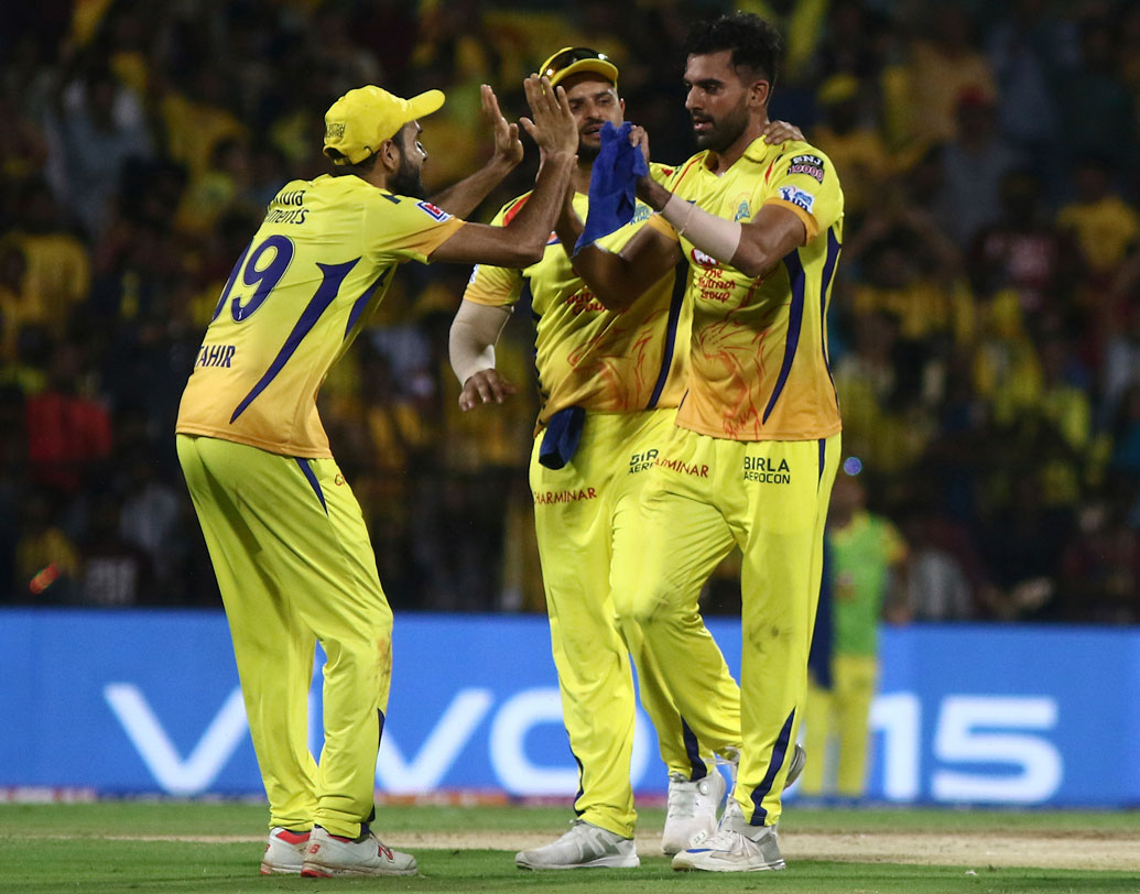 পাওয়ার প্লে-তে দুই স্পিনার মিলে তিন ওভার বল করলেন। পাওয়ার প্লে-র মধ্যেই চার উইকেট পড়ে যাওয়ার পরে নাইটরা আর ম্যাচে ফিরতে পারেনি।