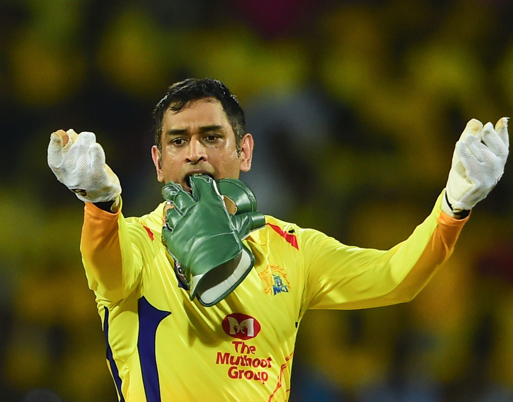 ধোনির নেতৃত্বের গুণেই অনেকটা এগিয়ে যায় চেন্নাই। তবে উইকেটকিপার হিসেবেও দারুণ ছাপ রেখে গিয়েছেন ধোনি। দুটো স্টাম্পিং করেছেন তিনি।