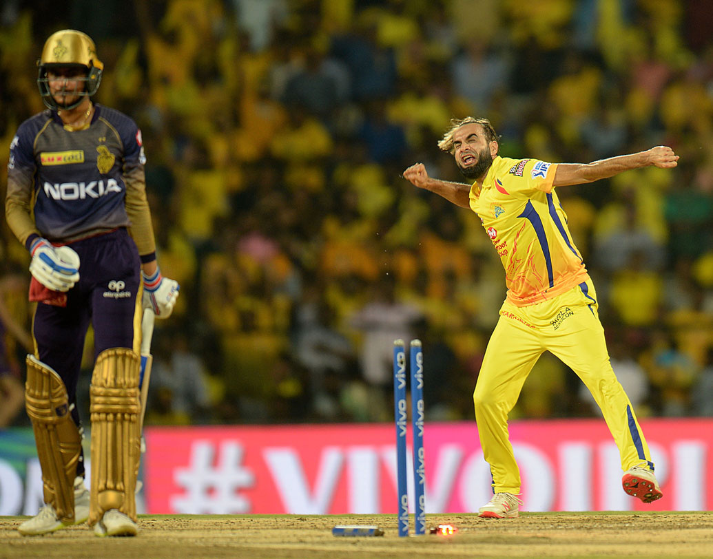 শুভমন গিলের আউট হয়ে যাওয়াটা কফিনে শেষ পেরেক গাঁধার মতোই ছিল। রাসেলের পাশে দাঁড়ানোর মতো আর কেউ ছিল না সে ভাবে।