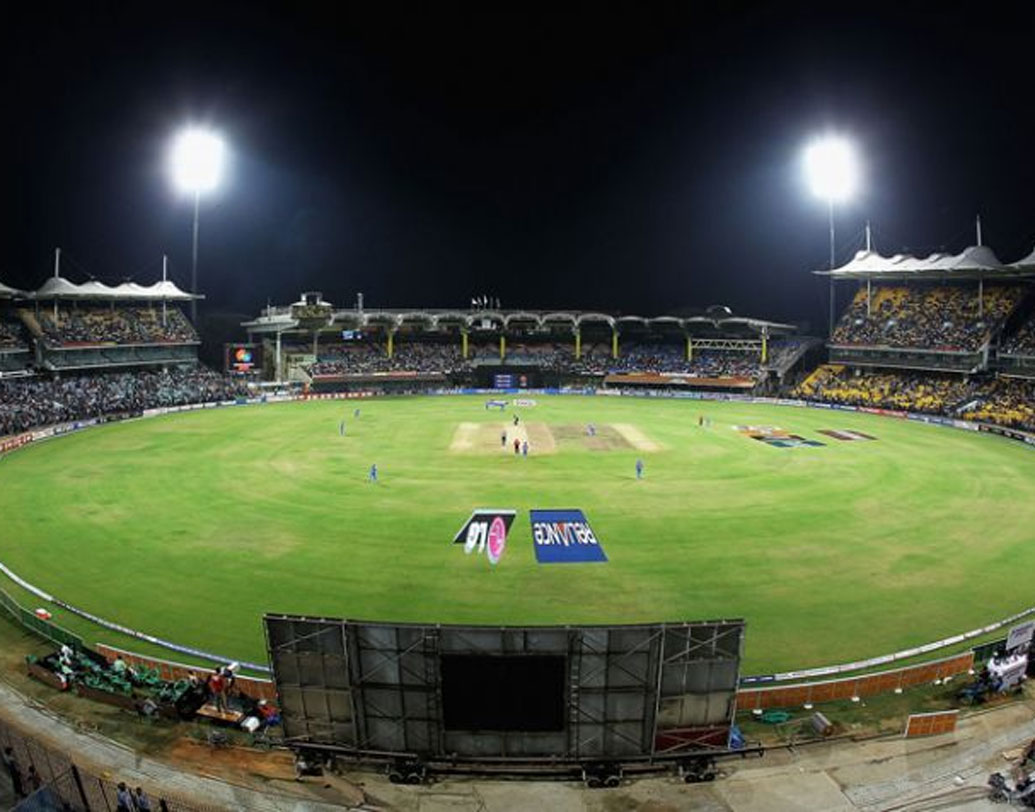 চিদম্বরমের পিচে ব্যাটিং করাটা খুব সহজ ছিল না। বল ভাল করে ব্যাটে আসেনি। টস জেতায় বাড়তি সুবিধাটুকু পেয়ে যায় সিএসকে। পরে শিশিরের সমস্যা সামলাতে হয়নি। পিচের কারণেই রাসেলেরও স্ট্রাইক রেট ছিল ১০০র সামান্য বেশি। ম্যাচের শেষে পিচ নিয়ে এ দিন অসন্তোষ প্রকাশ করেন ধোনিও।