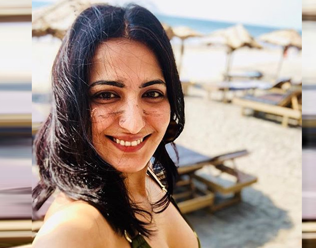 নিউ ইয়র্কের পার্সনস স্কুল অব ডিজাইন থেকে কমিউনিকেশন ডিজাইন পাস করেন তিনি।