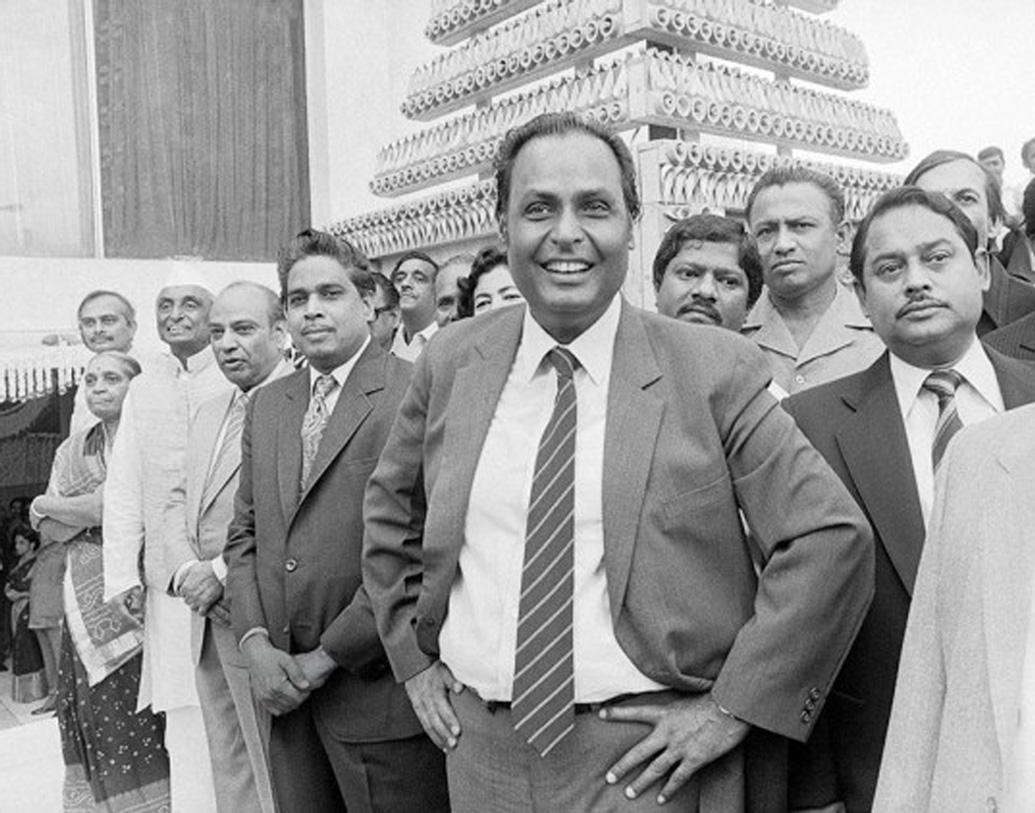 পরে ধীরুভাইয়ের সঙ্গে দেখা করেন নীতা। তিনিই আলাপ করিয়ে দেন ছেলের সঙ্গে।