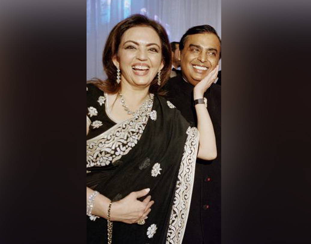 সেই সময় মুকেশ ও নীতা দু’জনেরই কর্মব্যস্ত জীবন ছিল। বিয়ের আগেও খুব বেশি যে তাঁদের দেখা হয়েছে, এমনটা নয়, তবে মুকেশের ব্যবহার ভাল লাগছিল নীতার।