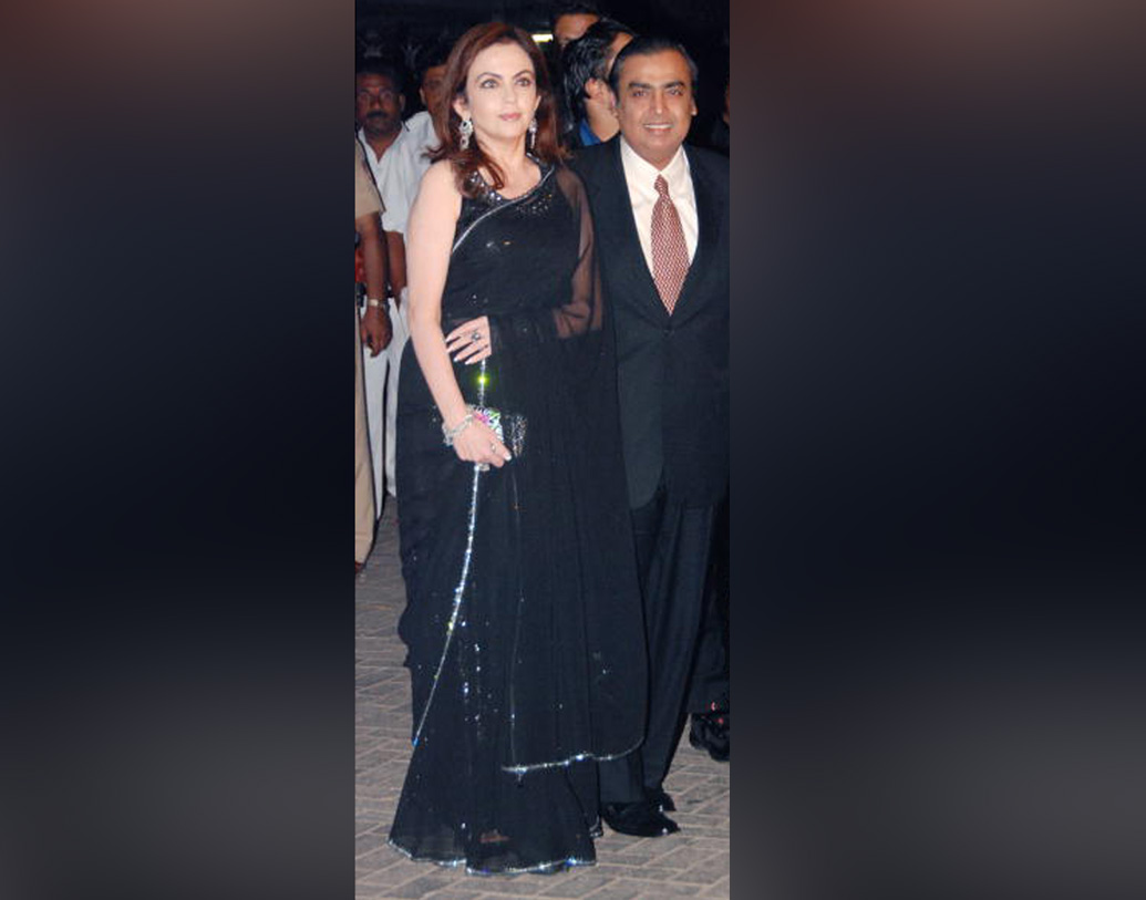 নীতার মুখে ‘হ্যাঁ’ না শুনে গাড়িই চালাবেন না, স্পষ্ট বলেছিলেন মুকেশ।