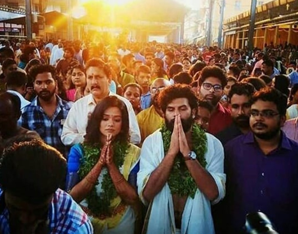 তবে চমক রয়েছে রিসেপশনে। কোচিতে তাঁদের বিয়ের রিসেপশন হওয়ার কথা। সেখানে নাকি দু’জনকেই অন্য রকম সাজে দেখা যাবে। কোচিতেই রয়েছে রঞ্জিনীর নাচের স্কুল।