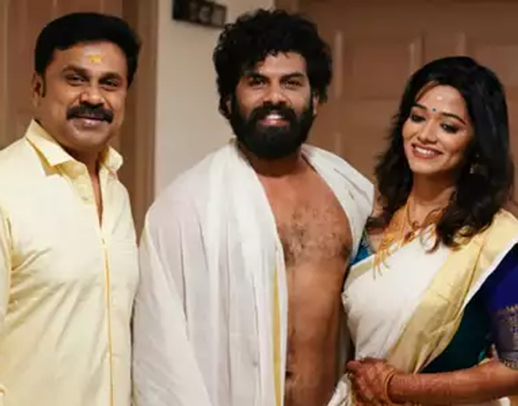 শুধু ছবির জগত নয়, রাজনীতির জগতের ব্যক্তিত্বদেরও আমন্ত্রণ করেছেন সানি, সর্বভারতীয় সংবাদ মাধ্যমে প্রকাশিত খবর বলছে এমনটাই।