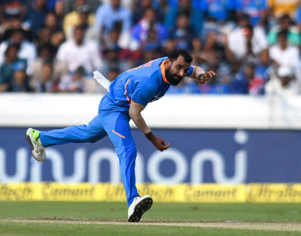 মহম্মদ শামি: ভারতীয় পেসারদের মধ্যে অন্যতম সেরা শামির নাম উঠে আসছে। তিনি ধারাবাহিকভাবে ভাল খেলছেন। তাঁর গতি বিপক্ষকে ভয় ধরানোর জন্য যথেষ্ট। তৃতীয় সিমার হিসাবে দলে তিনি থাকবেনই।