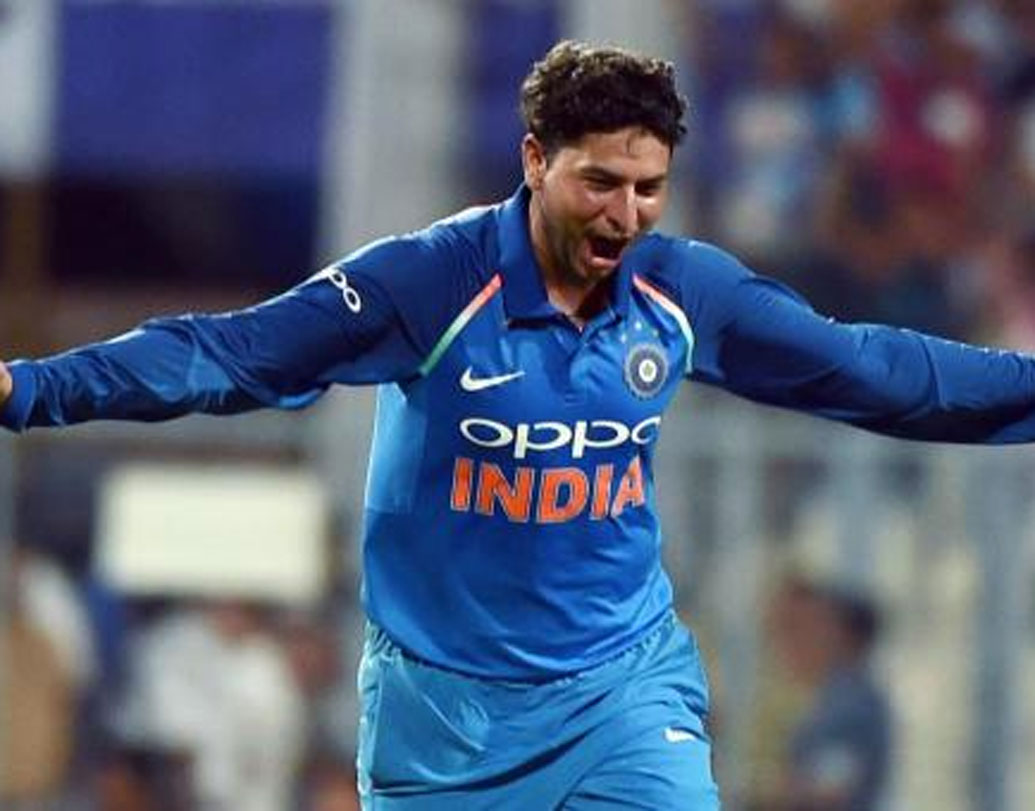 কুলদীপ যাদব: চায়নাম্যানের ভেল্কি যদি চহালের সঙ্গে যোগ হয়, বিপক্ষের ব্যাটসম্যানদের পক্ষে ঘুরে দাঁড়ানোই মুশকিল। কব্জির খেলেই কুল-চা জুটি বিশ্বকাপ মাতাবেন বলে মনে করা হচ্ছে। আইপিএলে চহালের মতোই কুলদীপের পারফরম্যান্সও বেশ ভাল। ফর্ম ধরে রাখতে পারলেই স্পিনারদের আর চিন্তার কারণ থাকবে না ভারতীয় দলে। ৩৯টি একদিনের ম্যাচে ৭৭টি উইকেট পেয়েছেন তিনি।