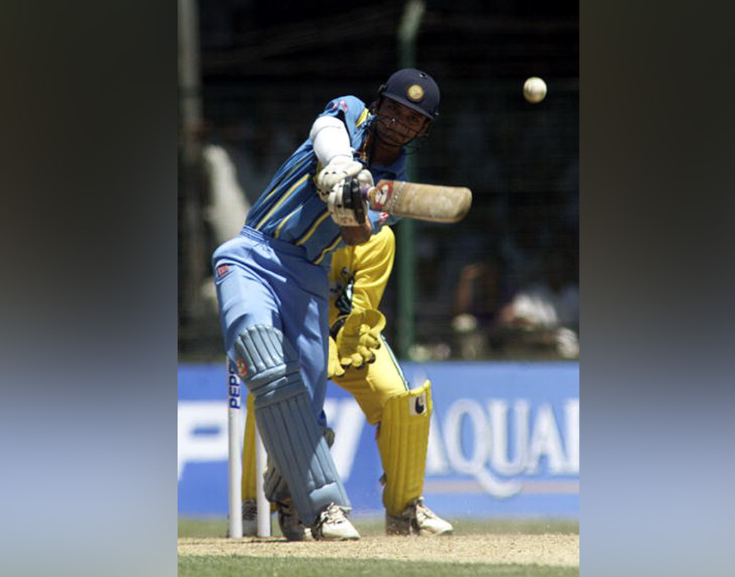 ২০০১ সালে কলম্বোতে শ্রীলঙ্কার বিরুদ্ধে টিম ইন্ডিয়ার হয়ে শেষ বারের মতো টেস্ট খেলেন তিনি। আসলে ধারাবাহিকতার অভাবেই প্রতিভা থাকলেও সৌরভ গঙ্গোপাধ্যায়, সচিন দ্রাবিড়, লক্ষ্ণণদের দাপটে খানিকটা ঢাকা পড়ে গিয়েছিলেন হেমাঙ্গ।