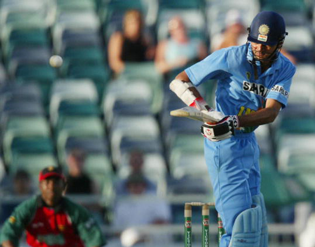 ২০০৪ সালে পাকিস্তান সফরেও ভালই পারফরম্যান্স ছিল হেমাঙ্গের। কিন্তু সেটাই ছিল টিম ইন্ডিয়ার হয়ে তাঁর খেলা শেষ ওডিআই। মিডল অর্ডারে যুবরাজ, মহম্মদ কইফরা চলে আসায় তাঁর প্রতিযোগীও বেড়ে যায় দলে।