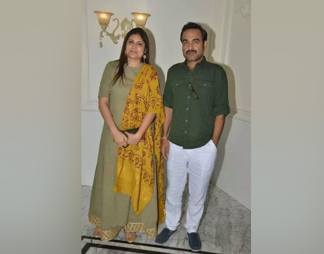 পঙ্কজ জানান, ১৯৯৩ সালের শুক্রবার স্ত্রী মৃদুলাকে প্রথম বার দেখেন তিনি। প্রথম দর্শনেই প্রেম। পঙ্কজ তখন ১৭। দিদির বিয়েতে বারান্দা থেকে এক ঝলক চোখে পড়েছিল বরযাত্রীদের দলের একটি মেয়েকে।