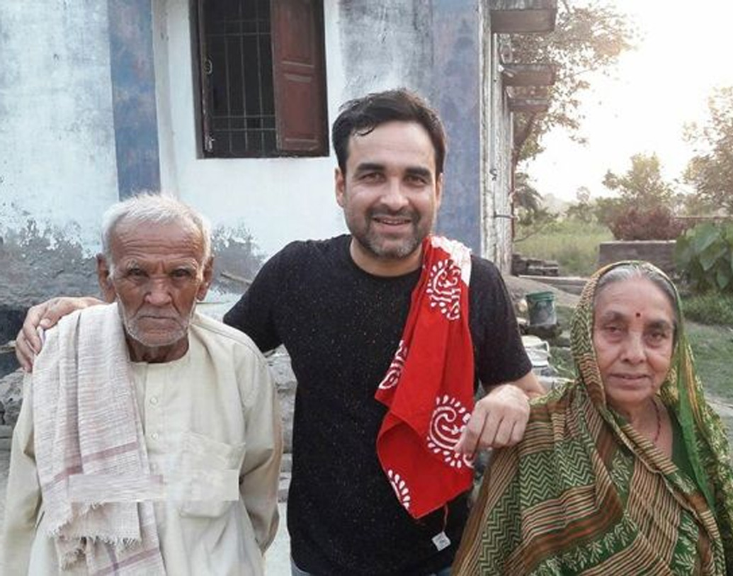 এনএসডি থেকে পাশ করা অভিনেতা যে প্রথমে তেমন কাজ পান না, পেলেও ছোটখাটো চরিত্রে। হাল ধরলেন মৃদুলা। শিক্ষিকা মৃদুলাই শুরু করলেন সংসার চালানো, সন্তান প্রতিপালন, পঙ্কজের পরিবারকে নিজের টাকায় বেড়াতে নিয়ে যাওয়া। বলেছিলেন, পঙ্কজ নিজের স্বপ্ন বাস্তবায়িত করলেই তিনি খুশি। অর্থ যা লাগবে, তিনি দেখে নেবেন।