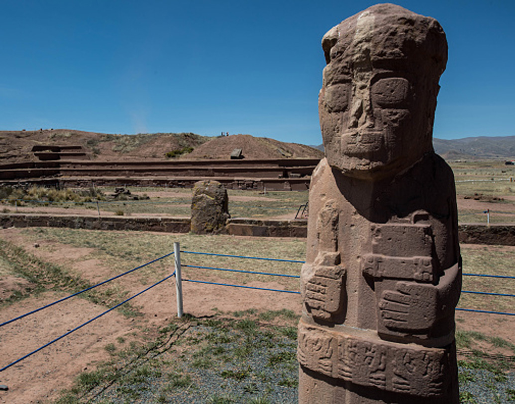 টিটিকাকা হ্রদের দক্ষিণে পেরুতে সূর্যের দ্বীপ বা আইল্যান্ড অব দ্য সানের কাছেই মিলেছিল এগুলি। তিওয়ানাকু অর্থাৎ স্পেনীয় সাম্রাজ্য বিস্তারের আগের সময়ে দক্ষিণ আন্দিজের কাছাকাছি এলাকায় ছিল এই সাম্রাজ্য। ৫০০ থেকে ৯০০ খ্রিস্টাব্দ পর্যন্ত স্থায়ী ছিল এটি। বিশেষ এক ধরনের ধর্ম ছিল এই তিওয়ানাকু সংস্কৃতিতে, ইতিহাসবিদদের ধারণা এমনটাই।