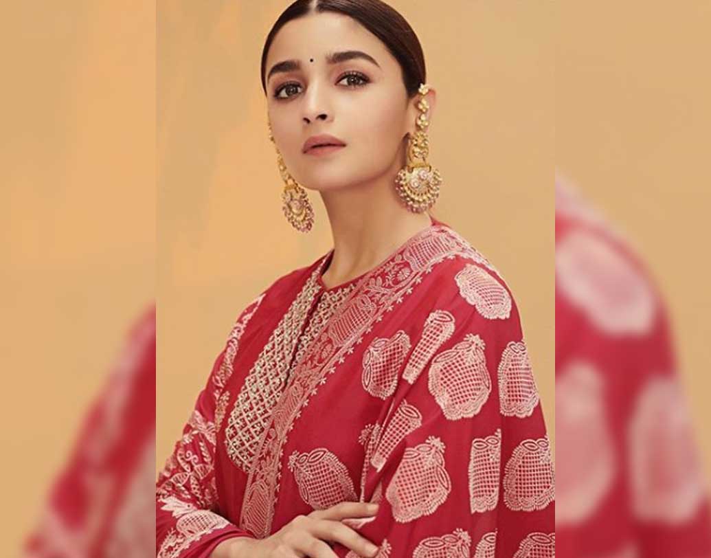 কিন্তু ভোটের বাজারে আলিয়া একটি চরম সত্যি প্রকাশ্যে শেয়ার করলেন। যা এতদিন পর্যন্ত অনেকেরই অজানা ছিল।