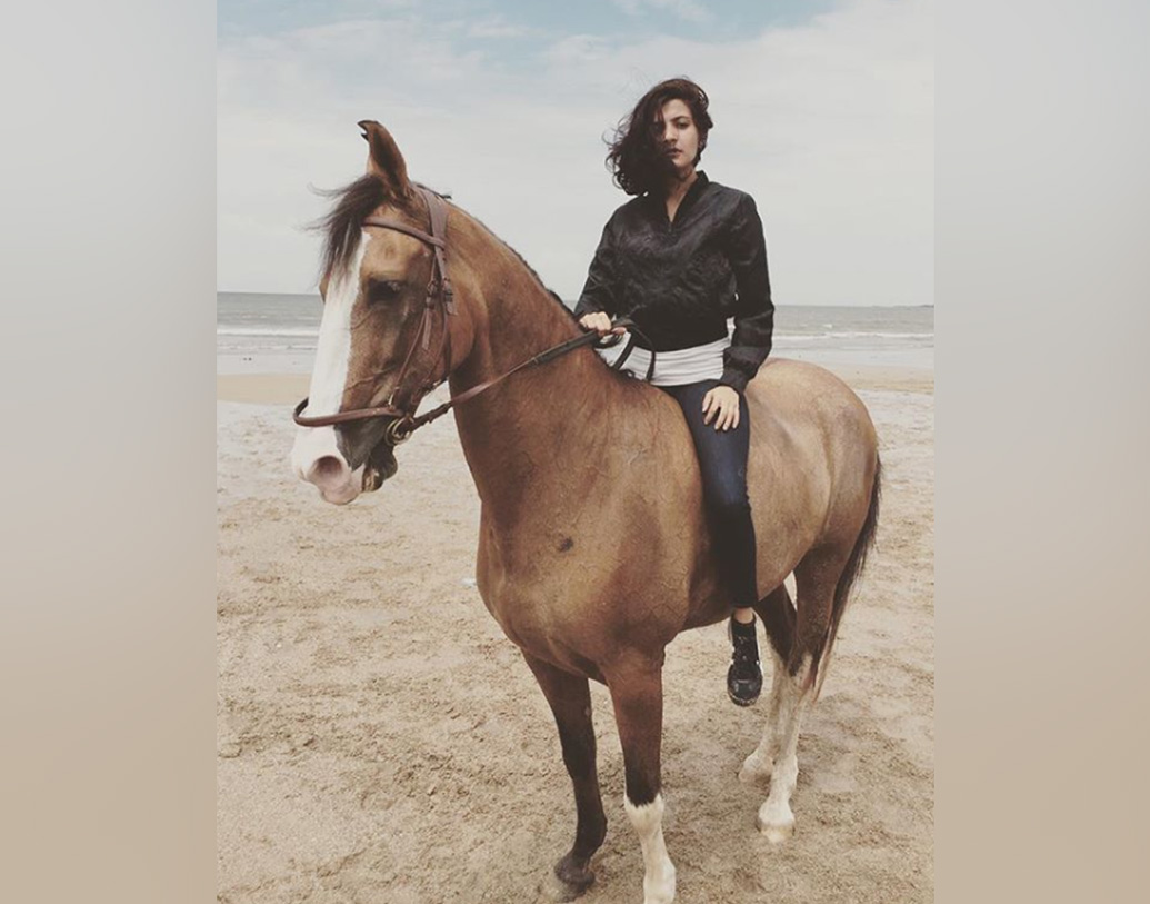 ব্যারি জন অ্যাক্টিং স্টুডিয়ো থেকে অভিনয় শিখেছেন তিনি।