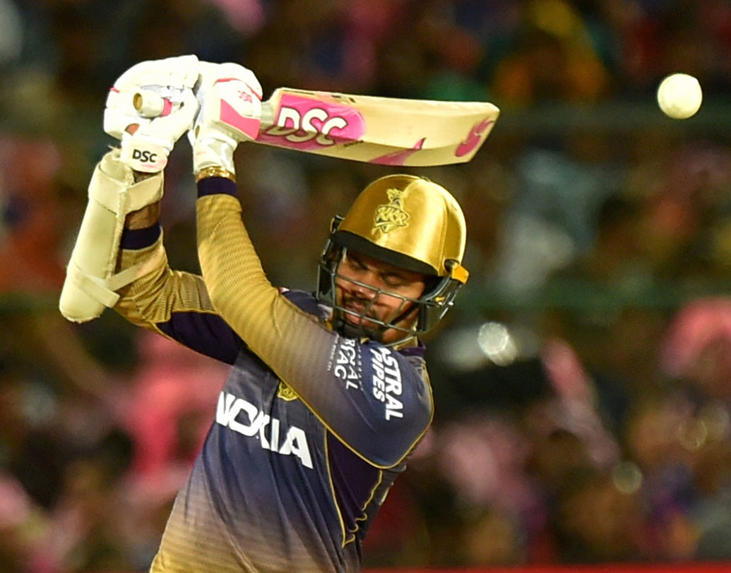 দল ঘোষণার সময়ই বোধ হয় ব্যাকফুটে চলে গিয়েছিলেন কার্তিক। দলের এক নম্বর স্পিনার (পড়ুন অলরাউন্ডার) সুনীল নারাইনের অনুপস্থিতি অনেকটা পিছনে ফেলে দিয়েছিল কেকেআরকে।